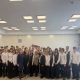 В ГУО “Гимназия имени В.Ф. Купревича г. Смолевичи” состоялась встреча старшеклассников с делегатами седьмого Всебелорусского народного собрания: Лавринович Т.В., депутат Палаты представителей Национального собрания Республики Беларусь и Журомская В.С., заведующий нотариальной конторы г. Смолевичи, депутат областного и районного Советов.