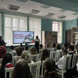 Урок знаний в библиотеке имени М.Богдановича. Возложение цветов.