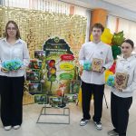 🌳5 октября Смолевичская районная инспекция природных ресурсов и охраны окружающей среды вручила информационный стенд “Экологический светофор” нашей гимназии.